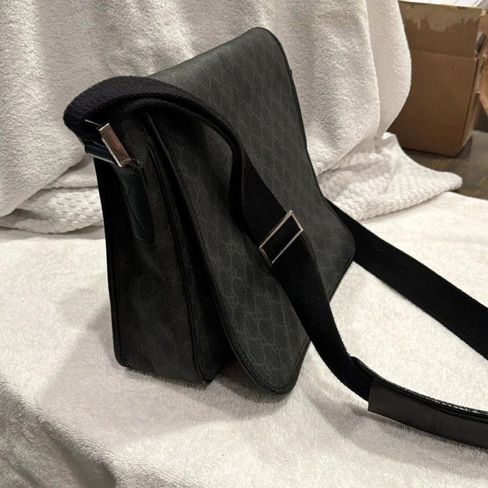 Gucci Black Messenger Bag - Picture 2 of 12
